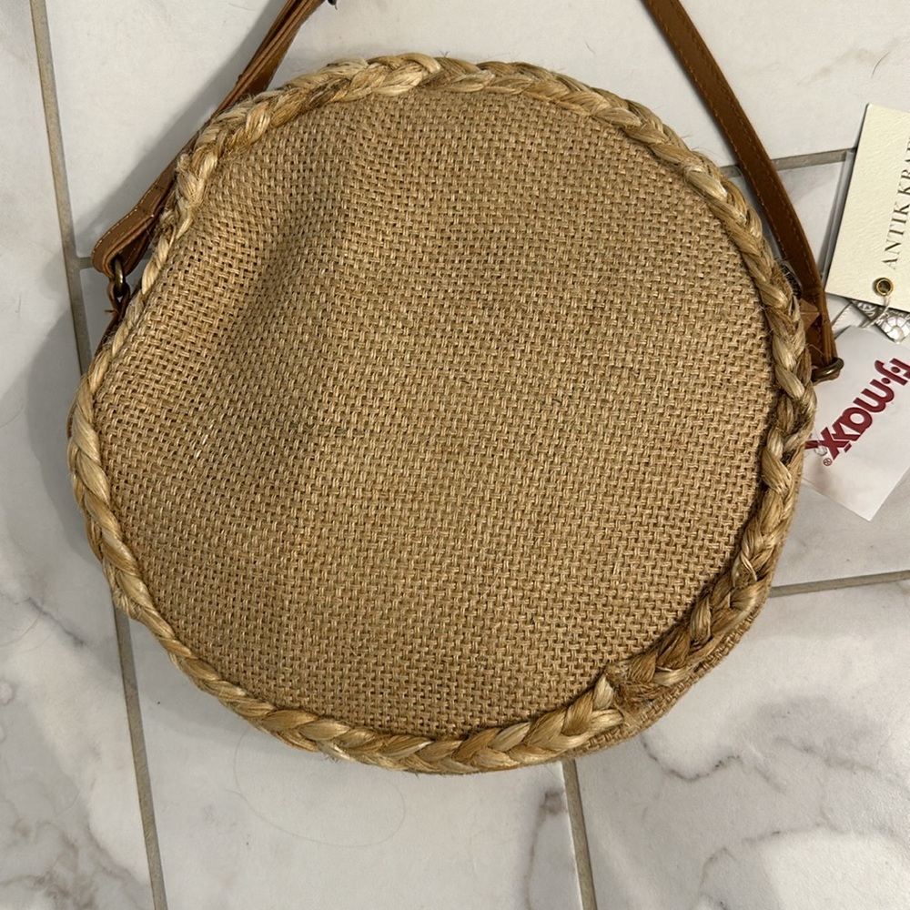 NWT Cute Emroidered Burlap Crossbody Purse. - Picture 3 of 4
